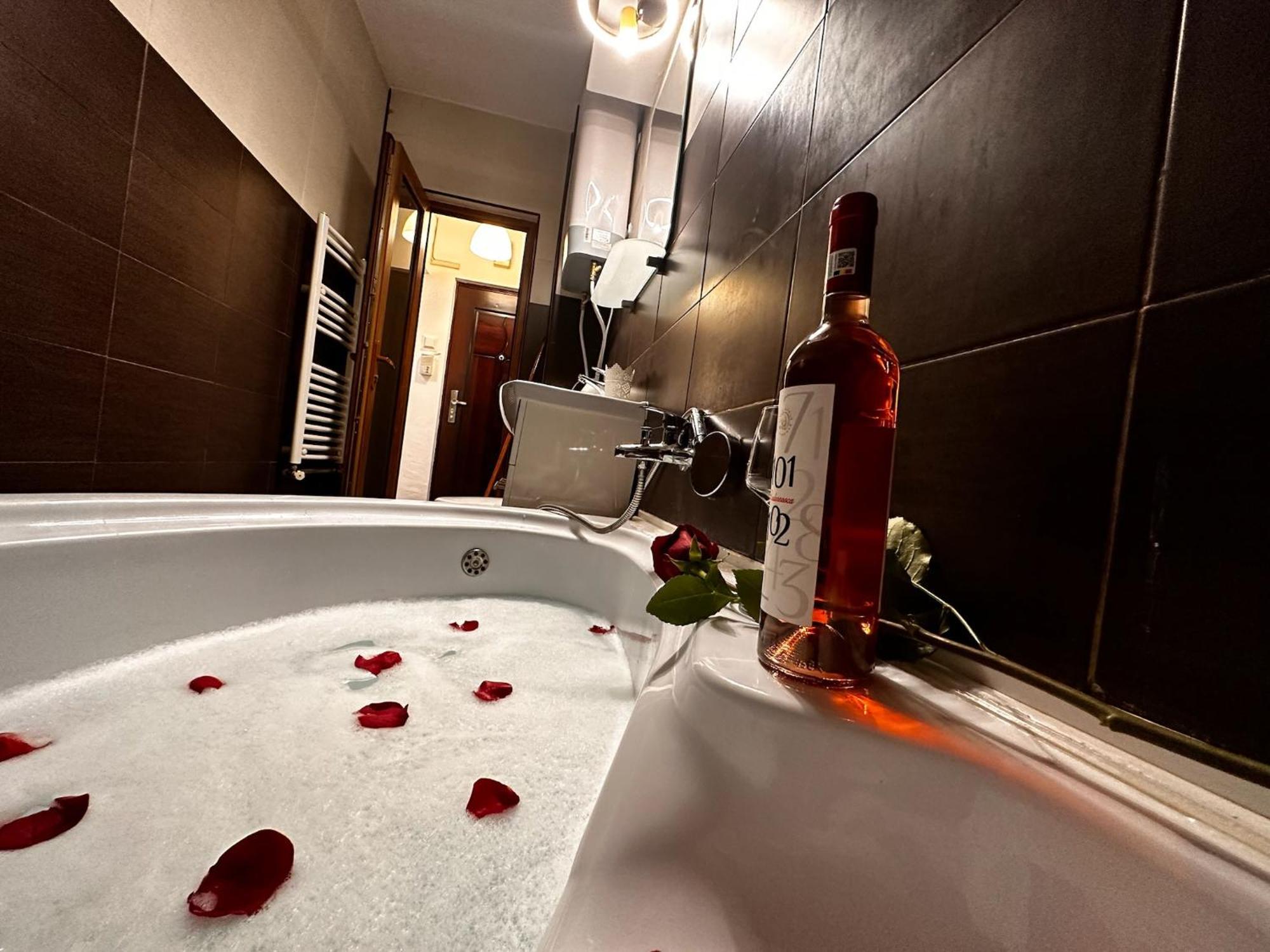 Romantic Charm, Spa, Free Early Check-In Bükreş Dış mekan fotoğraf